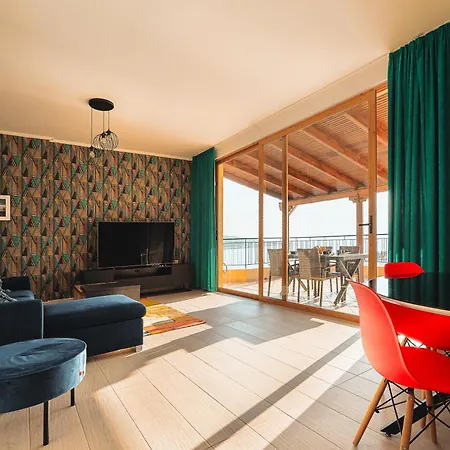 Cassandra Apartment *